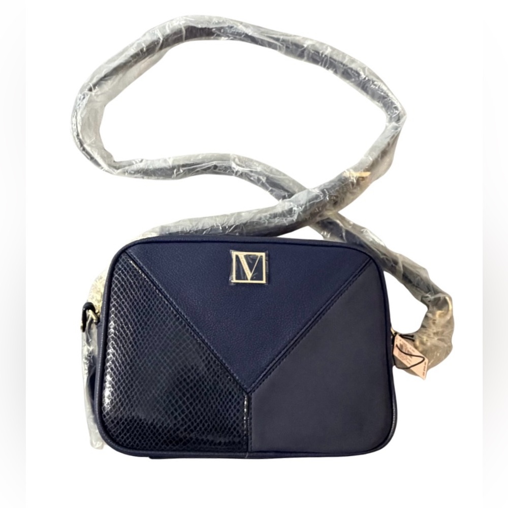 The Victoria Top Zip Crossbody
